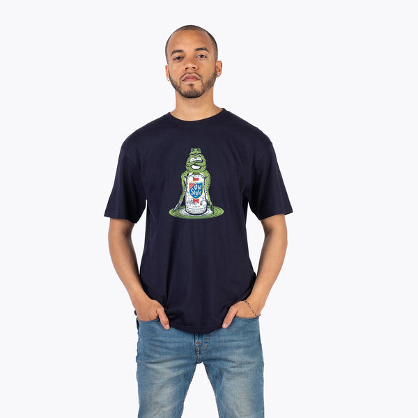 front of man with hands in pocket and wearing t shirt with frog sitting on old style beer design 